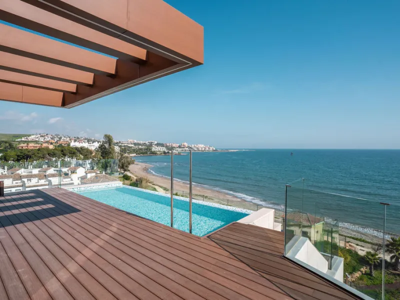 Apartment - Penthouse Duplex в продаже в Estepona, Málaga. В доме 4 спален и 5 ванных комнат. Площадь дома 199 м²