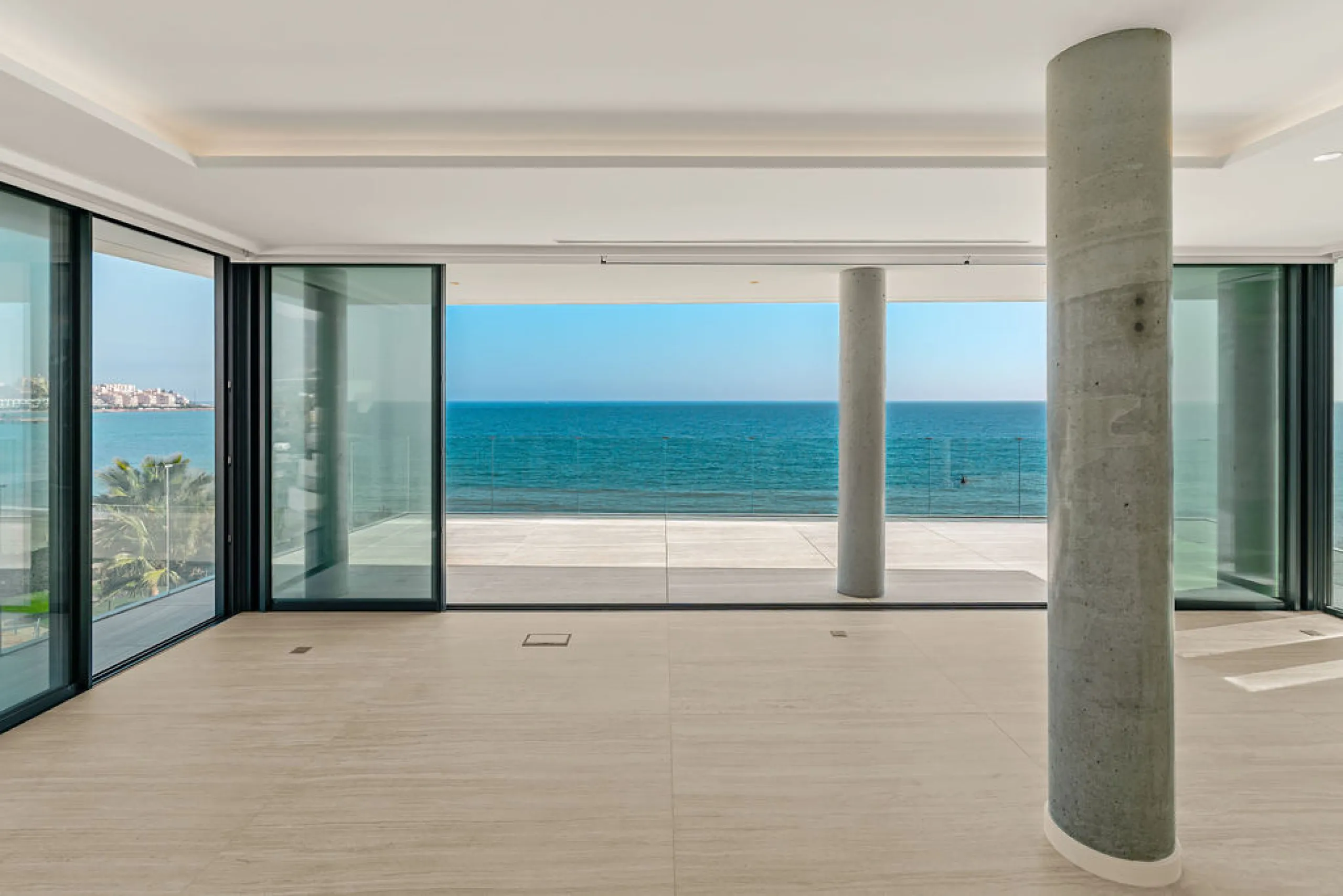 Apartment - Penthouse Duplex в продаже в Estepona, Málaga. В доме 4 спален и 5 ванных комнат. Площадь дома 199 м²