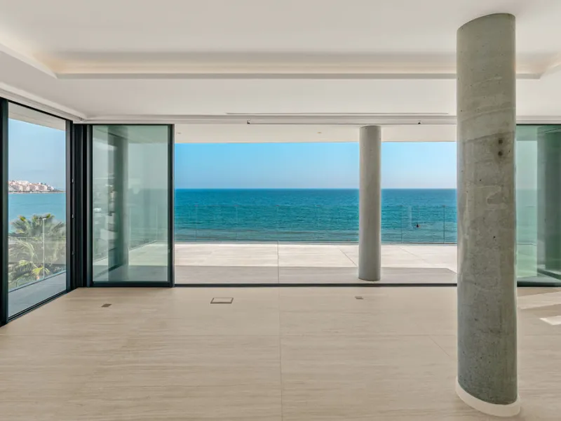 Apartment - Penthouse Duplex в продаже в Estepona, Málaga. В доме 4 спален и 5 ванных комнат. Площадь дома 199 м²