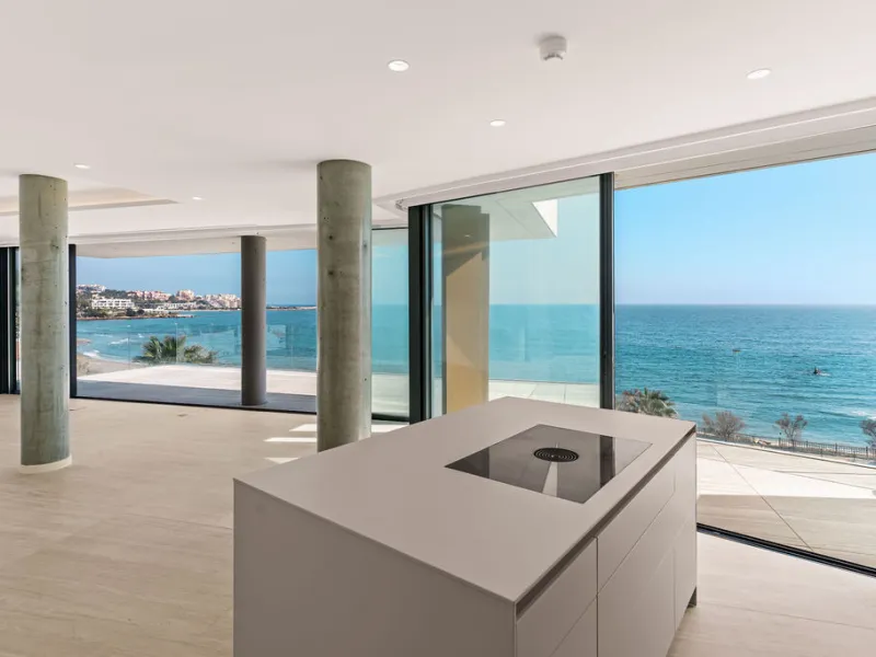 Apartment - Penthouse Duplex в продаже в Estepona, Málaga. В доме 4 спален и 5 ванных комнат. Площадь дома 199 м²
