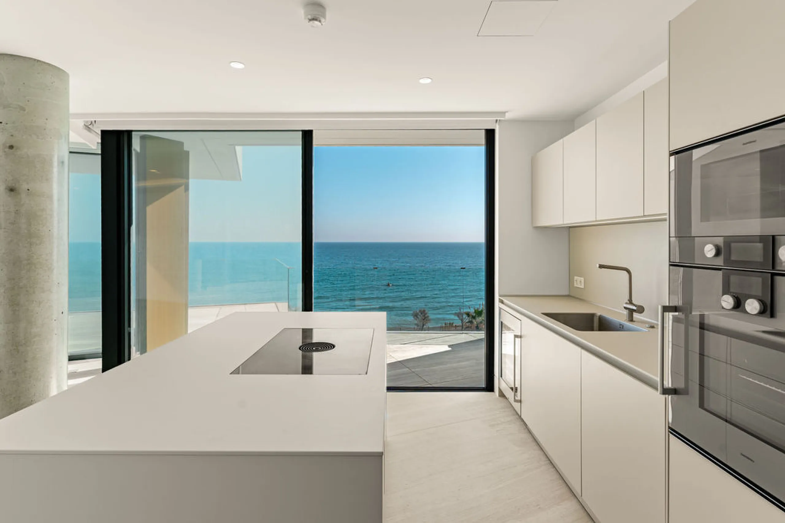 Apartment - Penthouse Duplex в продаже в Estepona, Málaga. В доме 4 спален и 5 ванных комнат. Площадь дома 199 м²