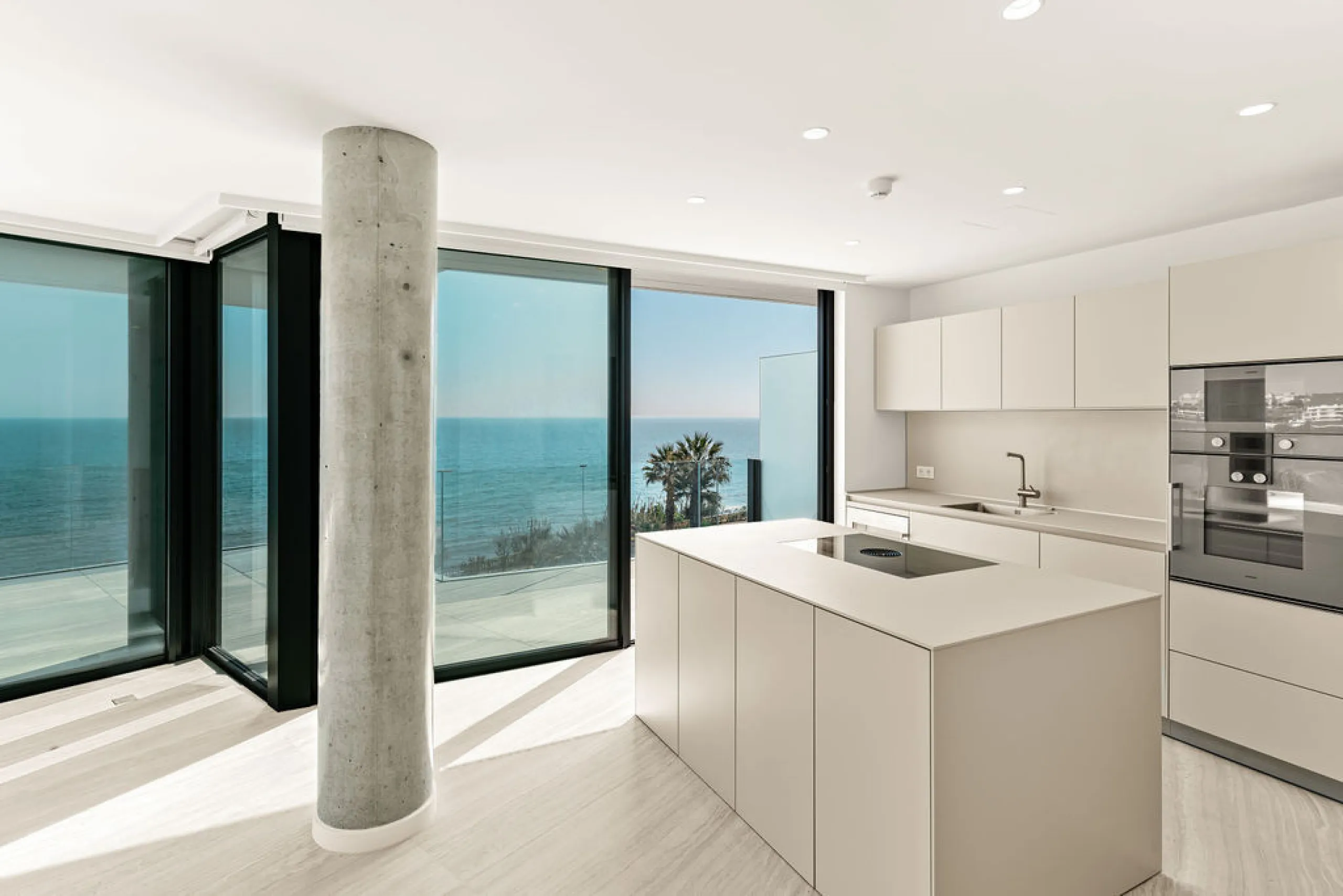 Apartment - Penthouse Duplex в продаже в Estepona, Málaga. В доме 4 спален и 5 ванных комнат. Площадь дома 199 м²