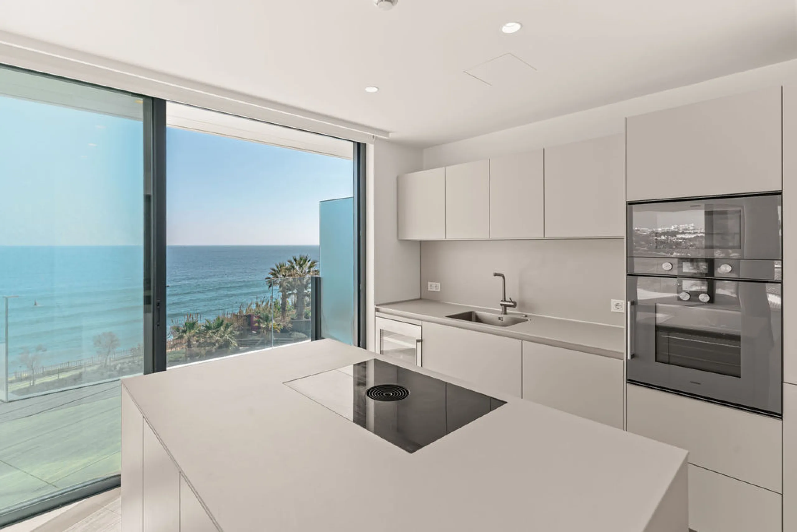 Apartment - Penthouse Duplex в продаже в Estepona, Málaga. В доме 4 спален и 5 ванных комнат. Площадь дома 199 м²