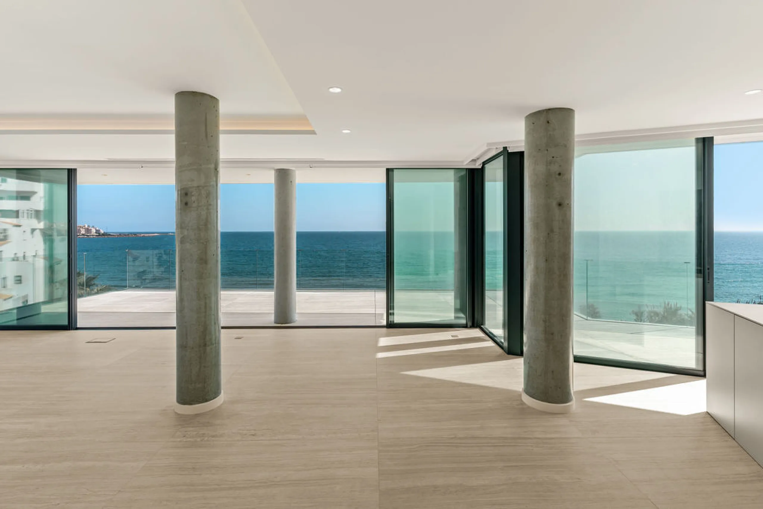 Apartment - Penthouse Duplex в продаже в Estepona, Málaga. В доме 4 спален и 5 ванных комнат. Площадь дома 199 м²