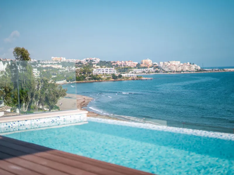 Apartment - Penthouse Duplex в продаже в Estepona, Málaga. В доме 4 спален и 5 ванных комнат. Площадь дома 199 м²