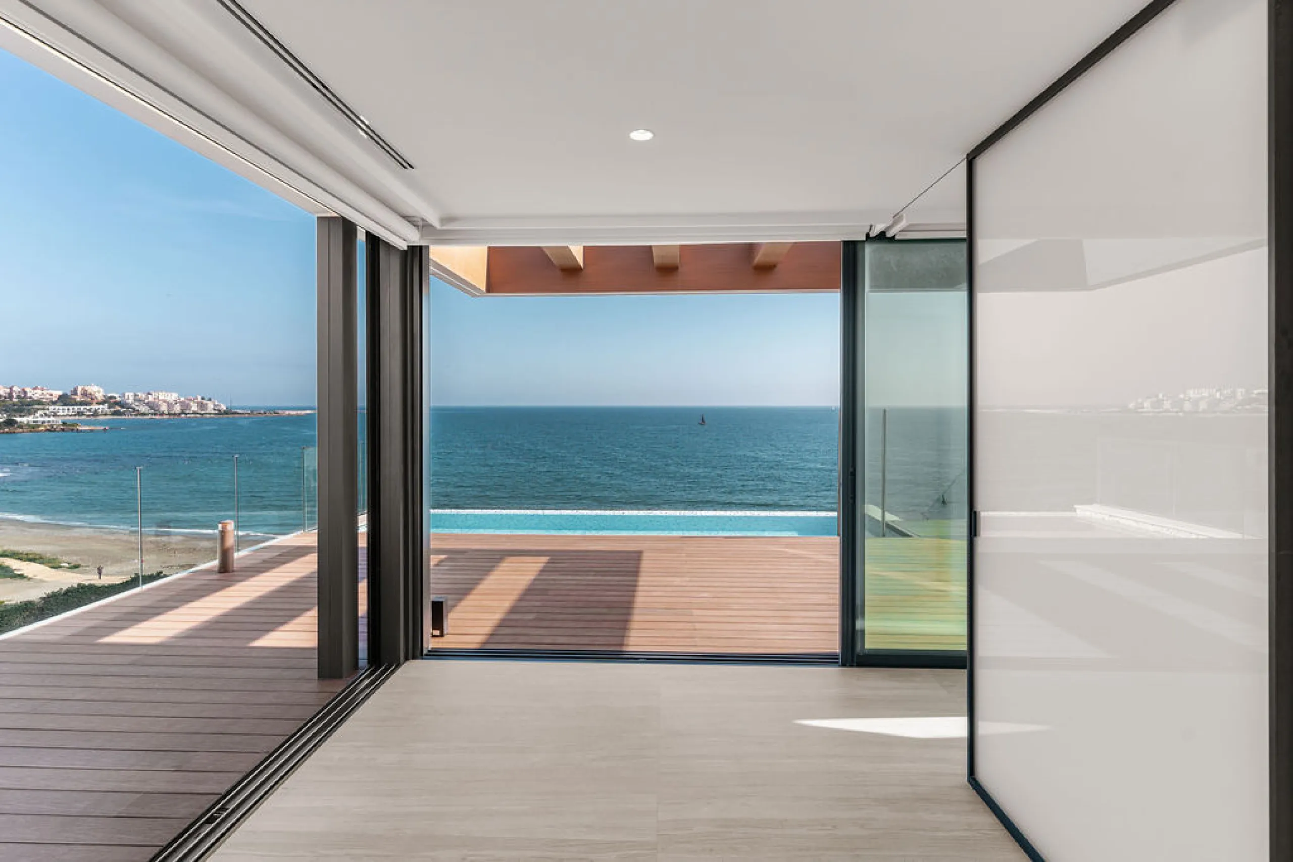 Apartment - Penthouse Duplex в продаже в Estepona, Málaga. В доме 4 спален и 5 ванных комнат. Площадь дома 199 м²
