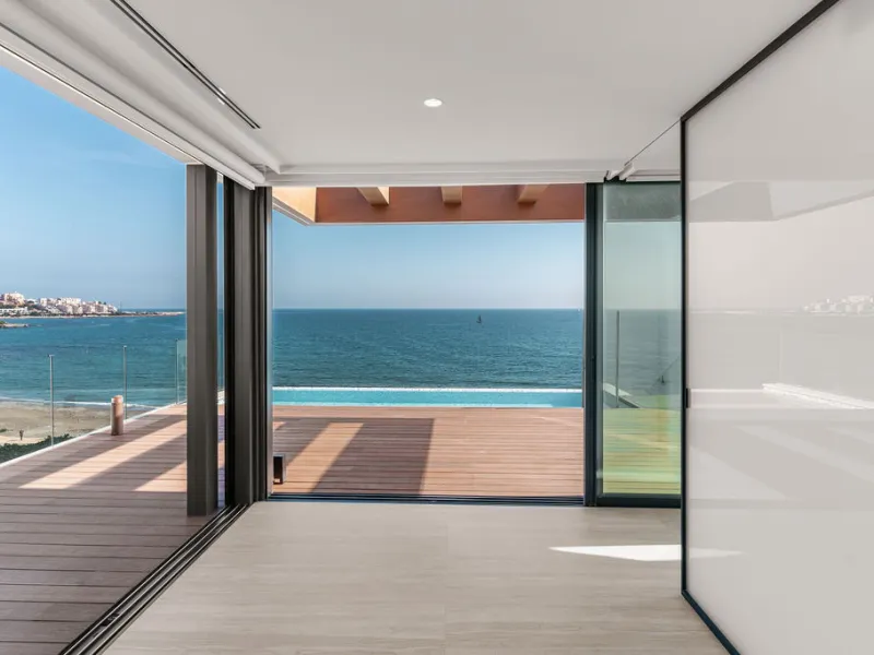 Apartment - Penthouse Duplex в продаже в Estepona, Málaga. В доме 4 спален и 5 ванных комнат. Площадь дома 199 м²