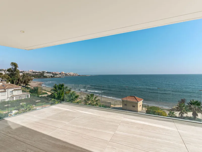 Apartment - Penthouse Duplex в продаже в Estepona, Málaga. В доме 4 спален и 5 ванных комнат. Площадь дома 199 м²