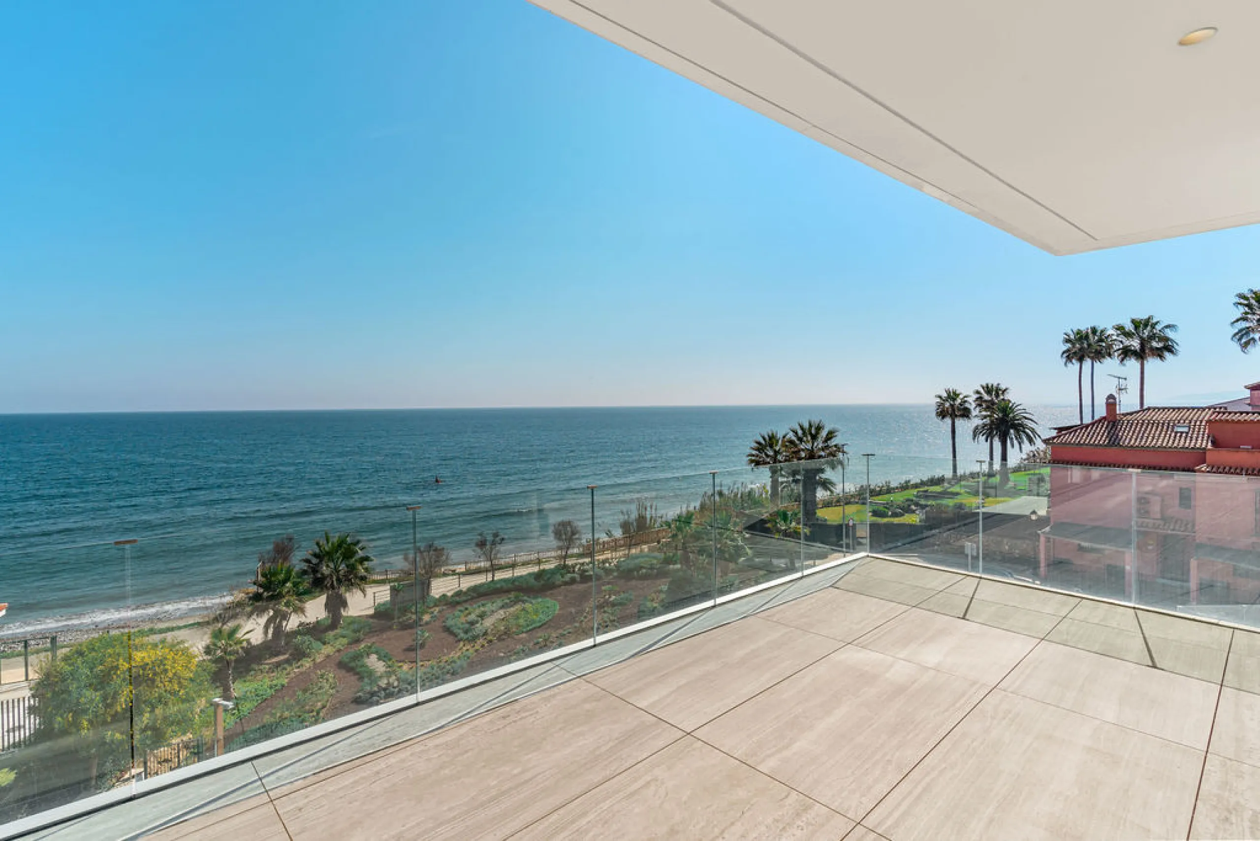 Apartment - Penthouse Duplex в продаже в Estepona, Málaga. В доме 4 спален и 5 ванных комнат. Площадь дома 199 м²