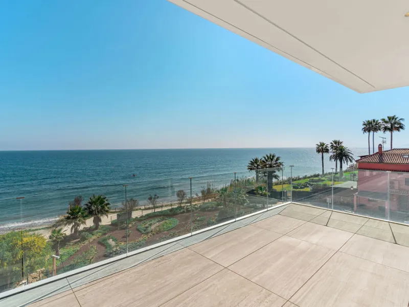 Apartment - Penthouse Duplex в продаже в Estepona, Málaga. В доме 4 спален и 5 ванных комнат. Площадь дома 199 м²