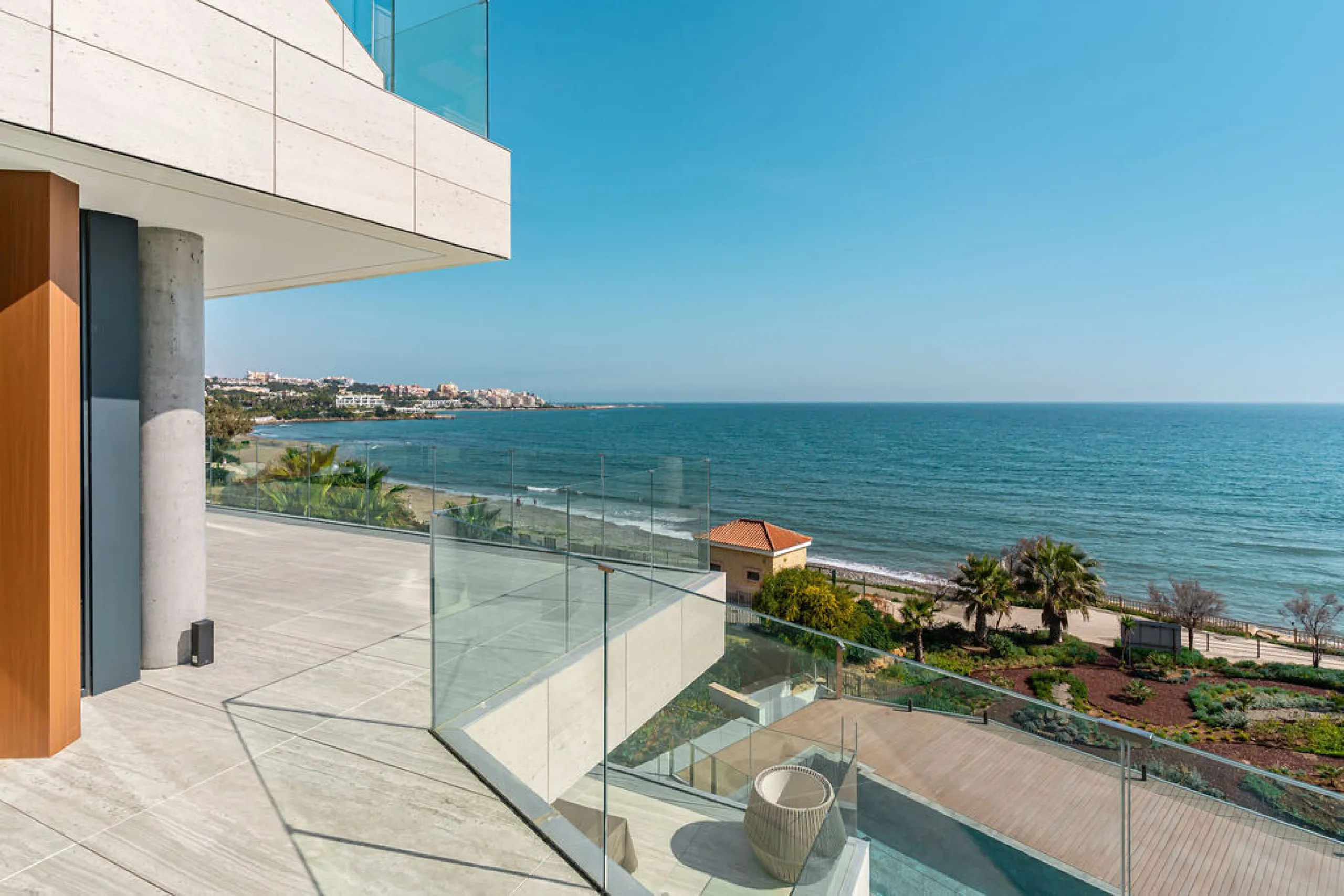 Apartment - Penthouse Duplex в продаже в Estepona, Málaga. В доме 4 спален и 5 ванных комнат. Площадь дома 199 м²