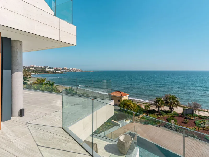 Apartment - Penthouse Duplex в продаже в Estepona, Málaga. В доме 4 спален и 5 ванных комнат. Площадь дома 199 м²