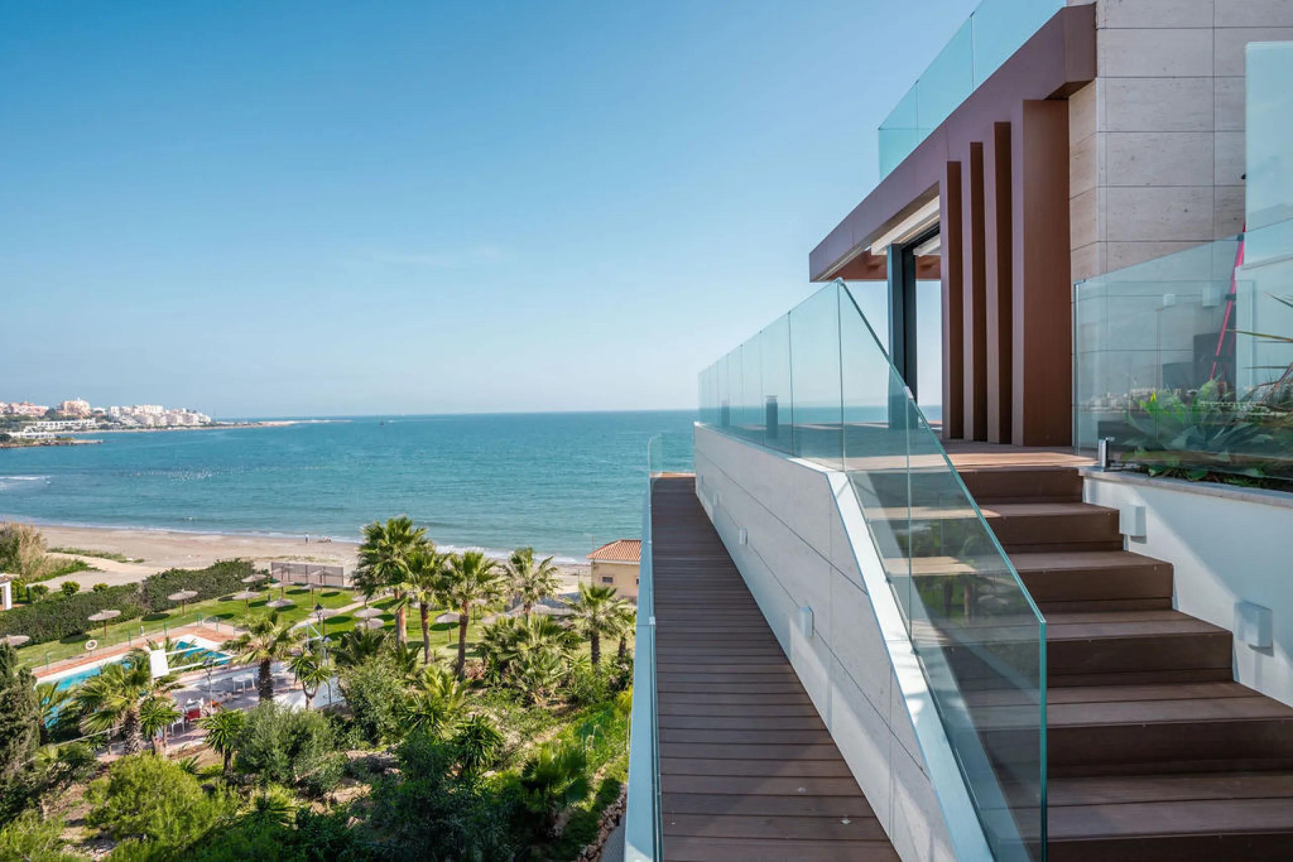 Apartment - Penthouse Duplex в продаже в Estepona, Málaga. В доме 4 спален и 5 ванных комнат. Площадь дома 199 м²