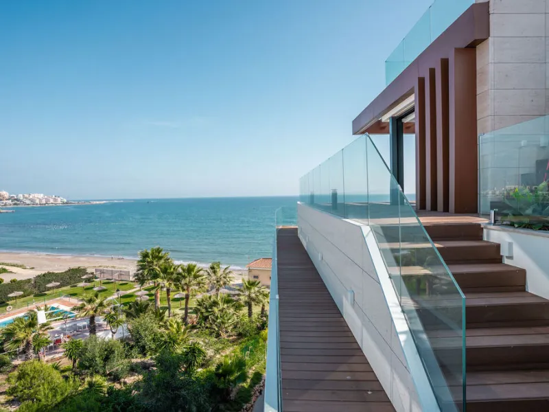 Apartment - Penthouse Duplex в продаже в Estepona, Málaga. В доме 4 спален и 5 ванных комнат. Площадь дома 199 м²