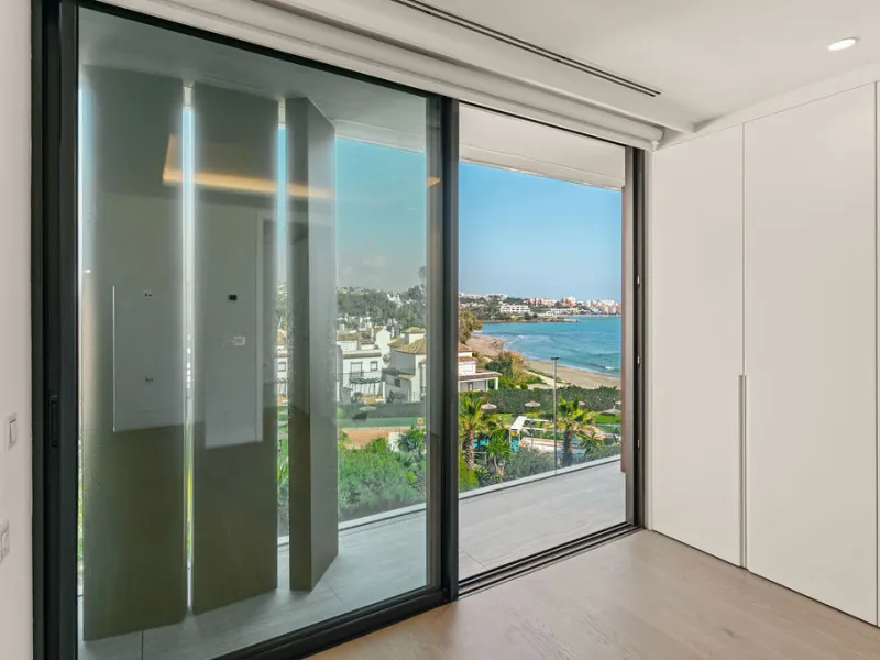 Apartment - Penthouse Duplex в продаже в Estepona, Málaga. В доме 4 спален и 5 ванных комнат. Площадь дома 199 м²