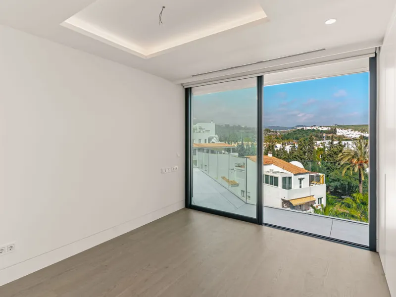 Apartment - Penthouse Duplex в продаже в Estepona, Málaga. В доме 4 спален и 5 ванных комнат. Площадь дома 199 м²