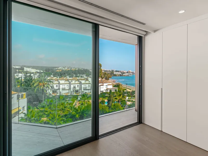 Apartment - Penthouse Duplex в продаже в Estepona, Málaga. В доме 4 спален и 5 ванных комнат. Площадь дома 199 м²