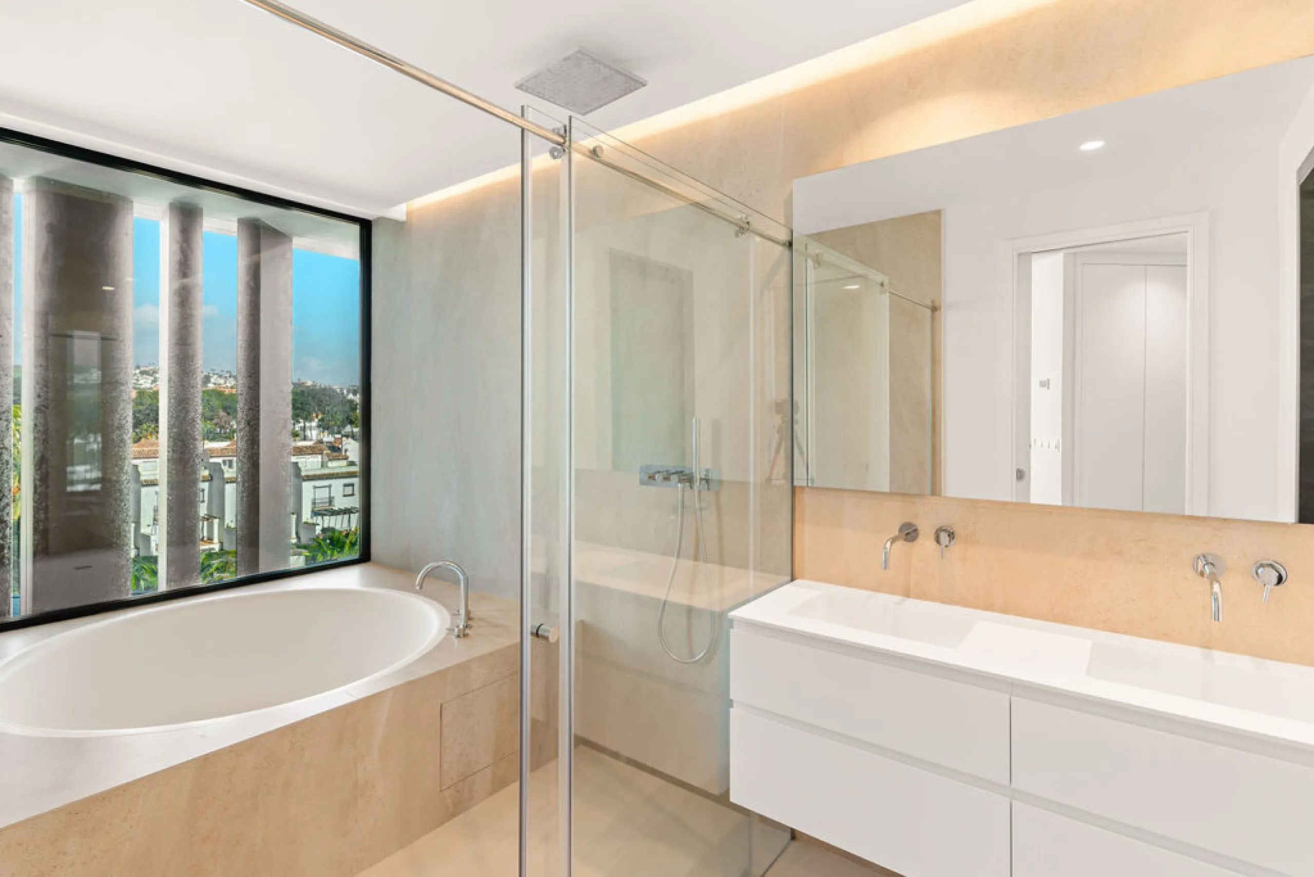 Apartment - Penthouse Duplex в продаже в Estepona, Málaga. В доме 4 спален и 5 ванных комнат. Площадь дома 199 м²