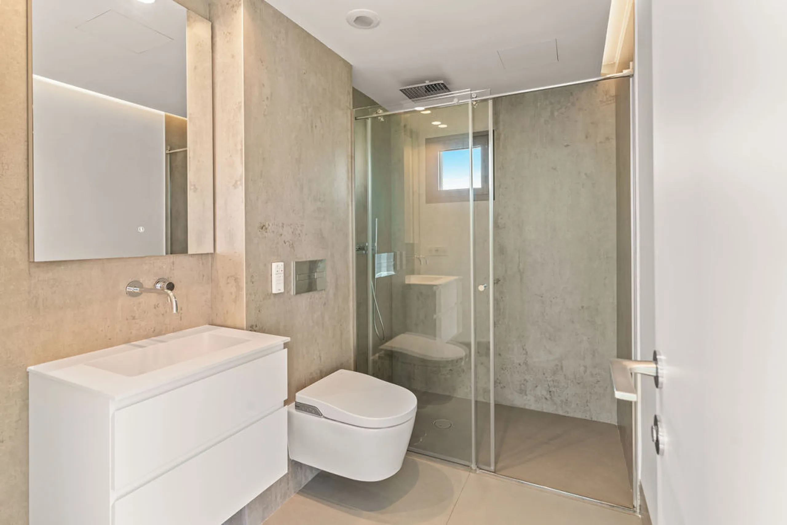 Apartment - Penthouse Duplex в продаже в Estepona, Málaga. В доме 4 спален и 5 ванных комнат. Площадь дома 199 м²