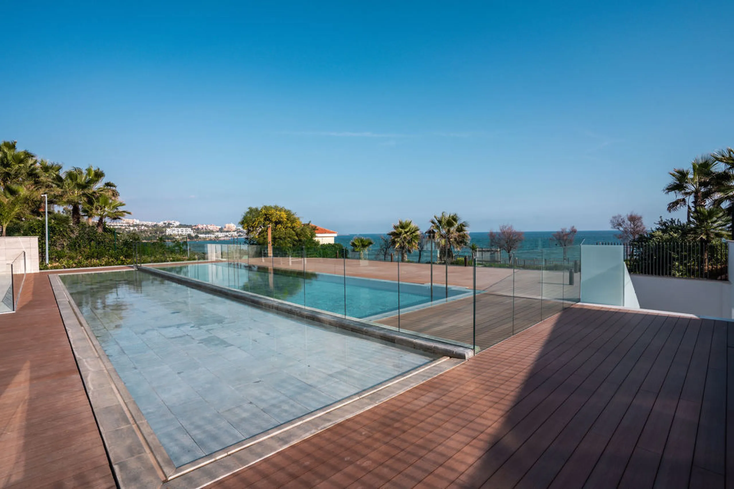 Apartment - Penthouse Duplex в продаже в Estepona, Málaga. В доме 4 спален и 5 ванных комнат. Площадь дома 199 м²