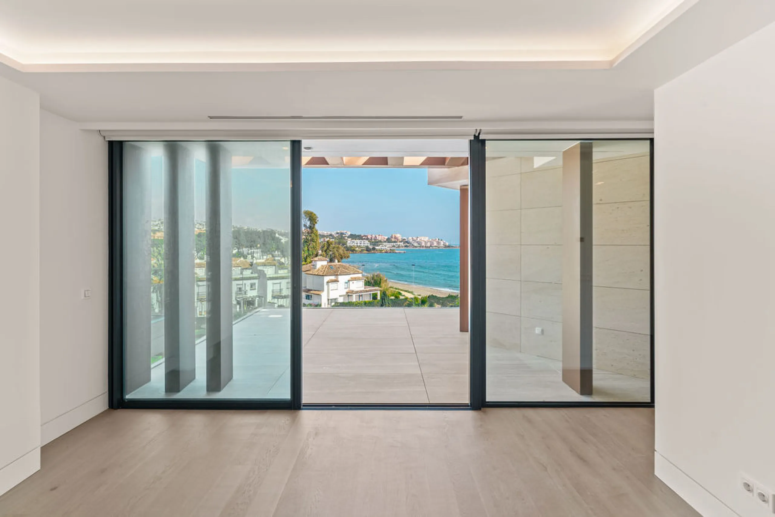 Apartment - Penthouse Duplex в продаже в Estepona, Málaga. В доме 4 спален и 5 ванных комнат. Площадь дома 199 м²