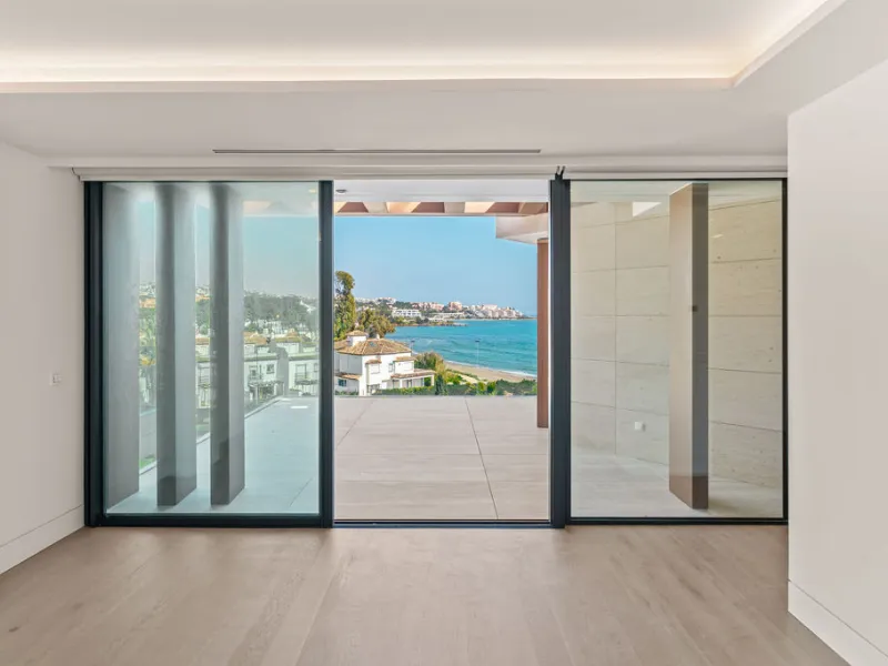 Apartment - Penthouse Duplex в продаже в Estepona, Málaga. В доме 4 спален и 5 ванных комнат. Площадь дома 199 м²