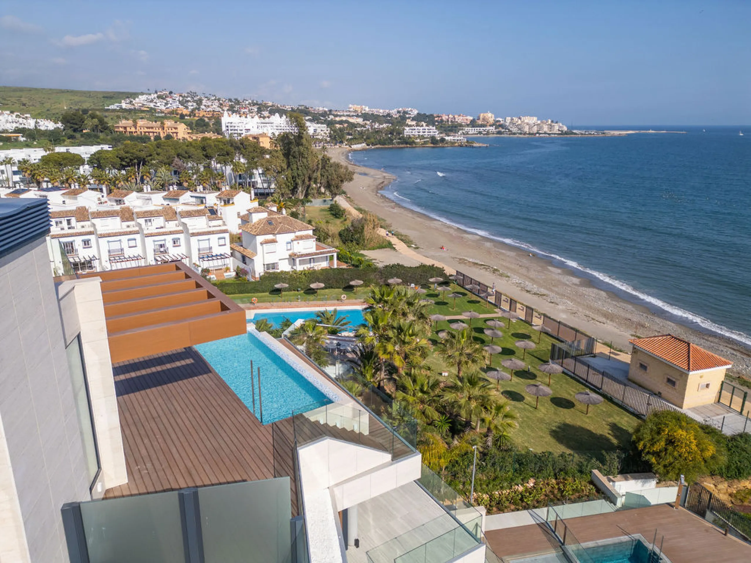 Apartment - Penthouse Duplex в продаже в Estepona, Málaga. В доме 4 спален и 5 ванных комнат. Площадь дома 199 м²