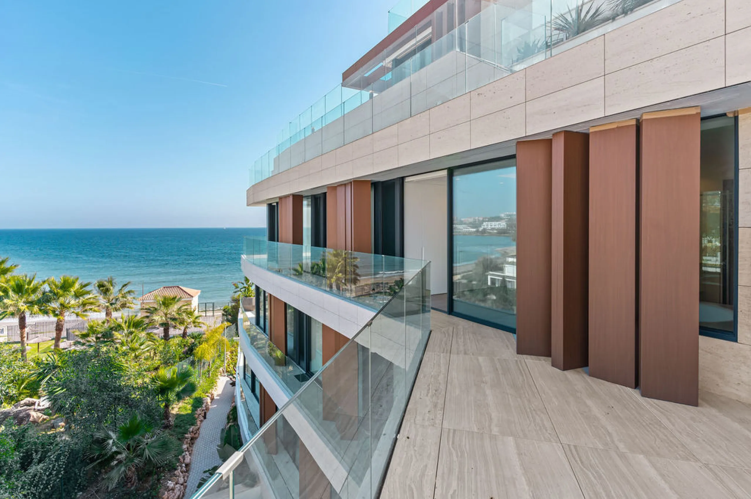 Apartment - Penthouse Duplex в продаже в Estepona, Málaga. В доме 4 спален и 5 ванных комнат. Площадь дома 199 м²