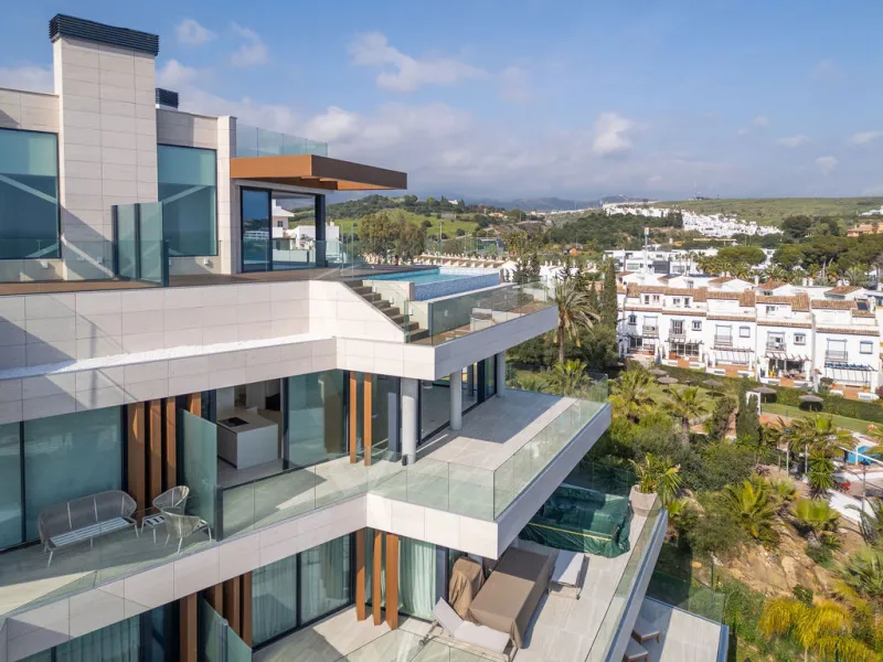 Apartment - Penthouse Duplex в продаже в Estepona, Málaga. В доме 4 спален и 5 ванных комнат. Площадь дома 199 м²