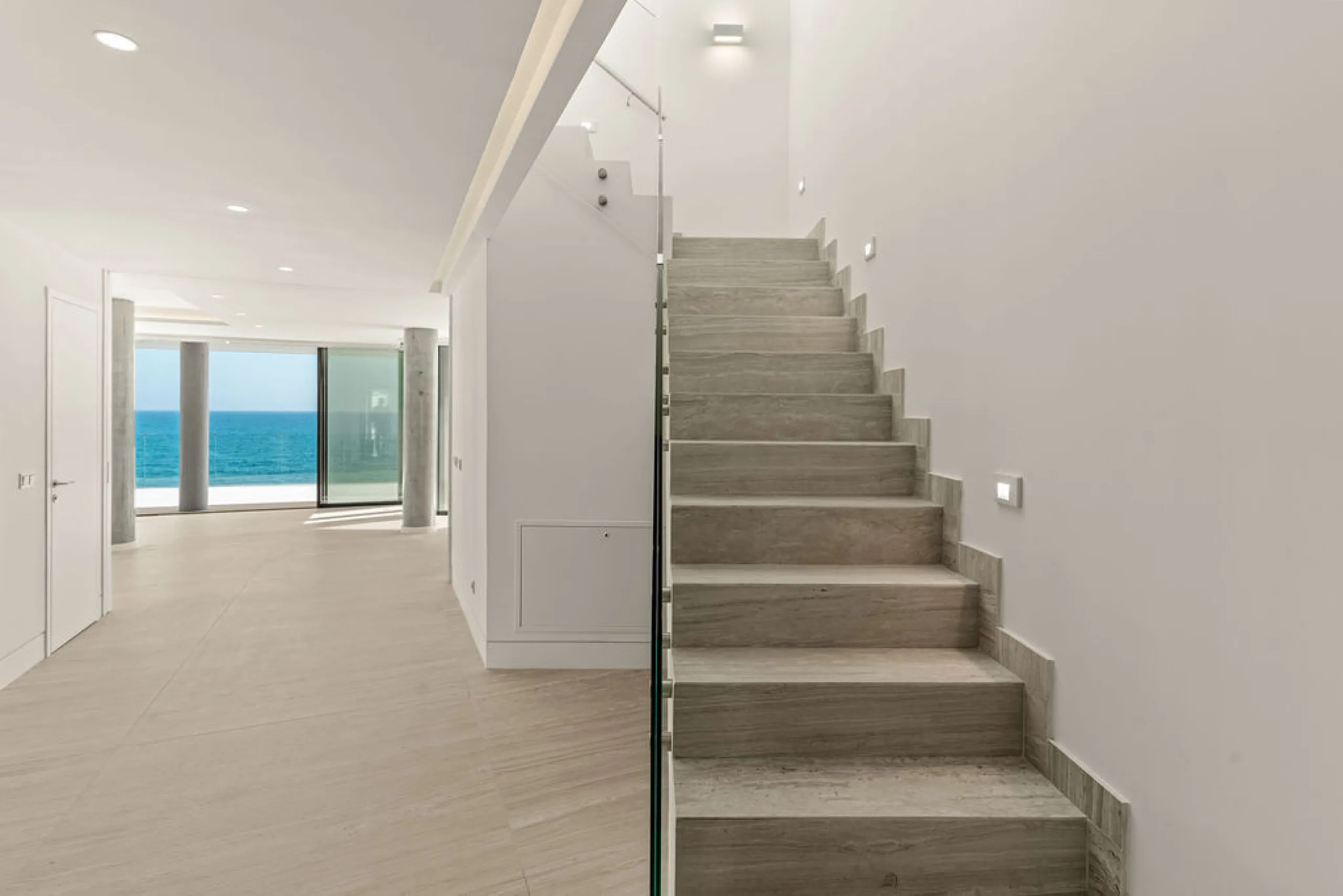 Apartment - Penthouse Duplex в продаже в Estepona, Málaga. В доме 4 спален и 5 ванных комнат. Площадь дома 199 м²