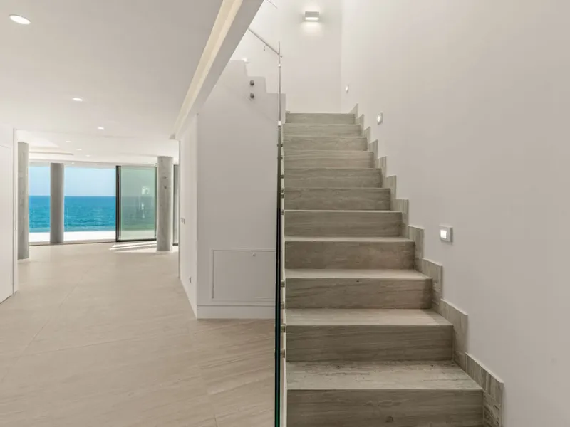 Apartment - Penthouse Duplex в продаже в Estepona, Málaga. В доме 4 спален и 5 ванных комнат. Площадь дома 199 м²