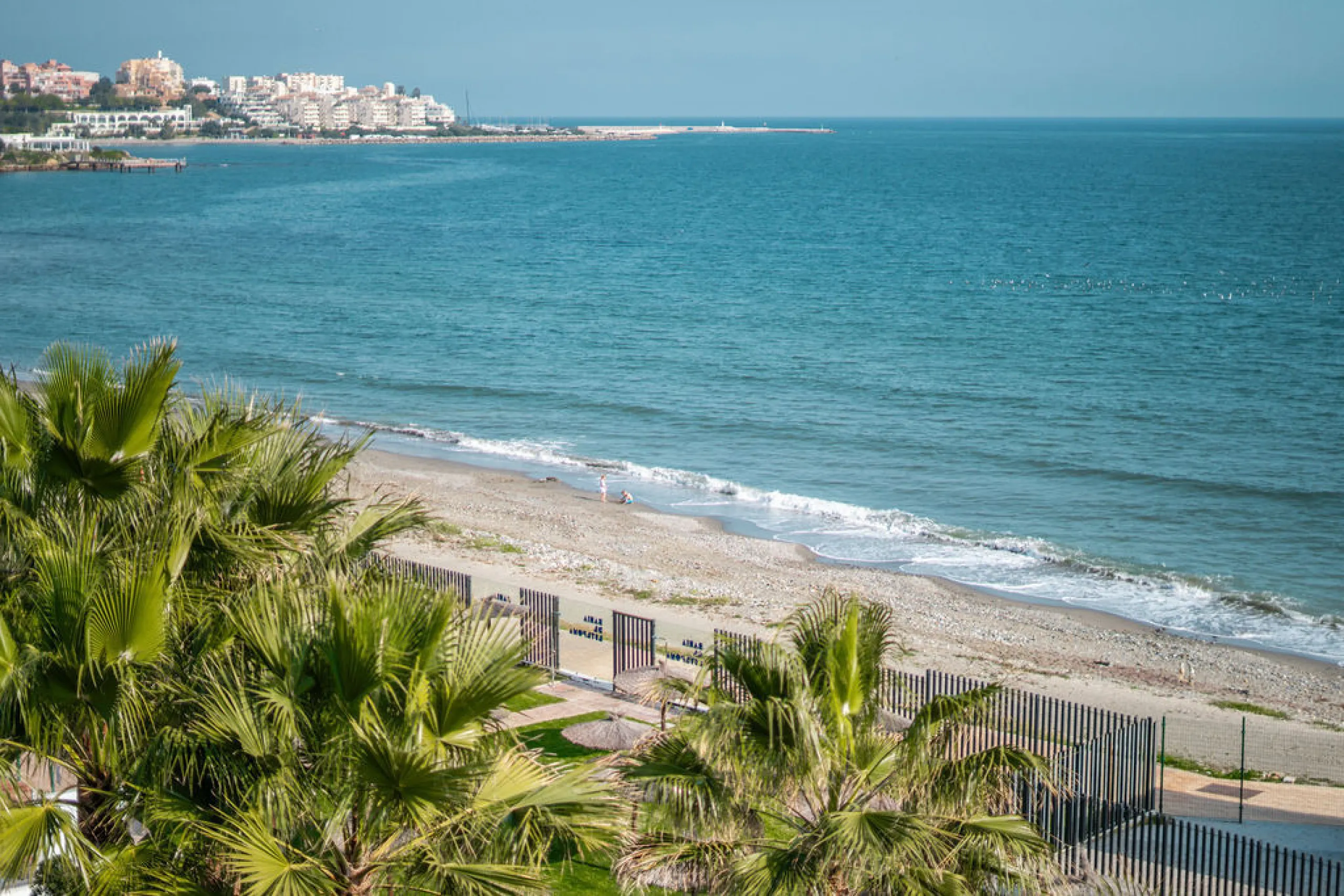 Apartment - Penthouse Duplex в продаже в Estepona, Málaga. В доме 4 спален и 5 ванных комнат. Площадь дома 199 м²