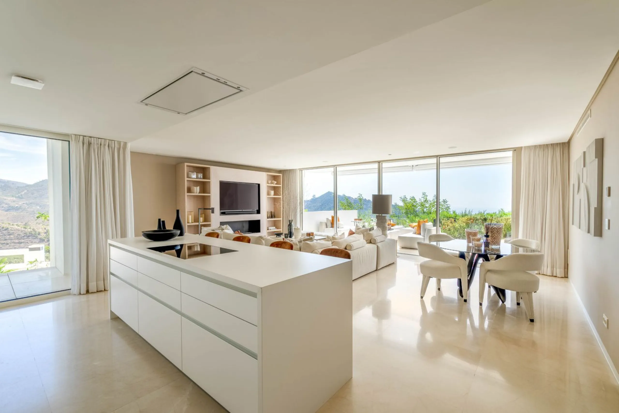 Apartment - Ground Floor Apartment в продаже в Ojén, Málaga. В доме 3 спален и 3 ванных комнат. Площадь дома 193 м²