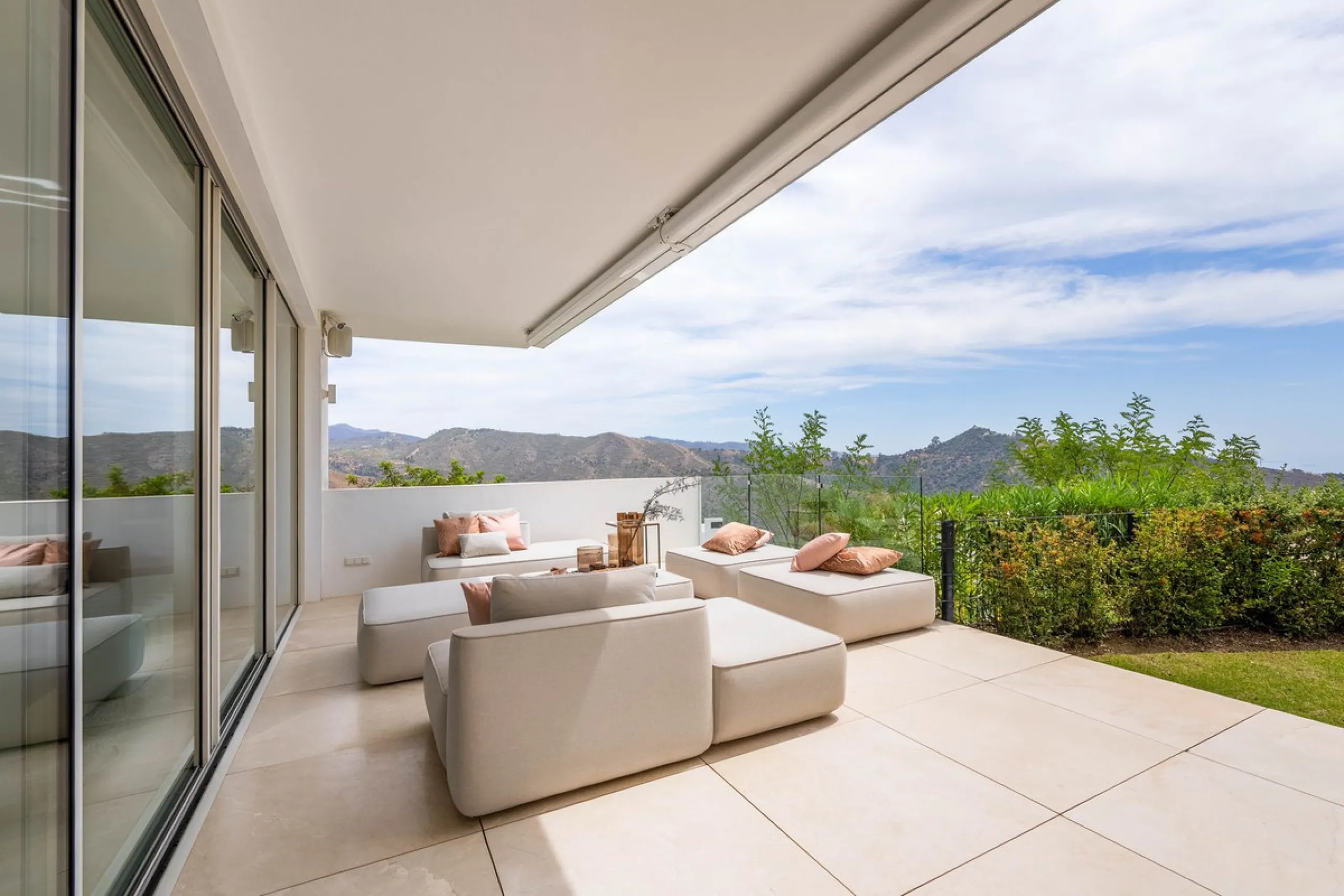 Apartment - Ground Floor Apartment в продаже в Ojén, Málaga. В доме 3 спален и 3 ванных комнат. Площадь дома 193 м²