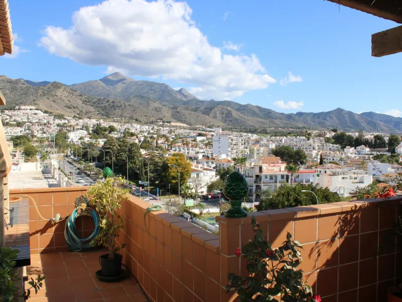 Exclusive penthouse in the heart of Nerja, spectacular sea views with both sunrise and sunset from the terraces.