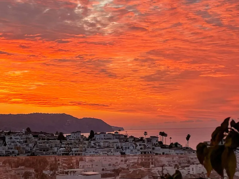 Exclusive penthouse in the heart of Nerja, spectacular sea views with both sunrise and sunset from the terraces.