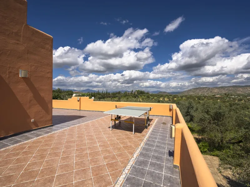 This magnificent finca offers the best of both worlds a luxurious, stylish property in a tranquil setting close to everything you need. Just five minutes driving from Alhaurin el Grande and 25 minutesfrom the airport. Perfect access, lovely views to the c