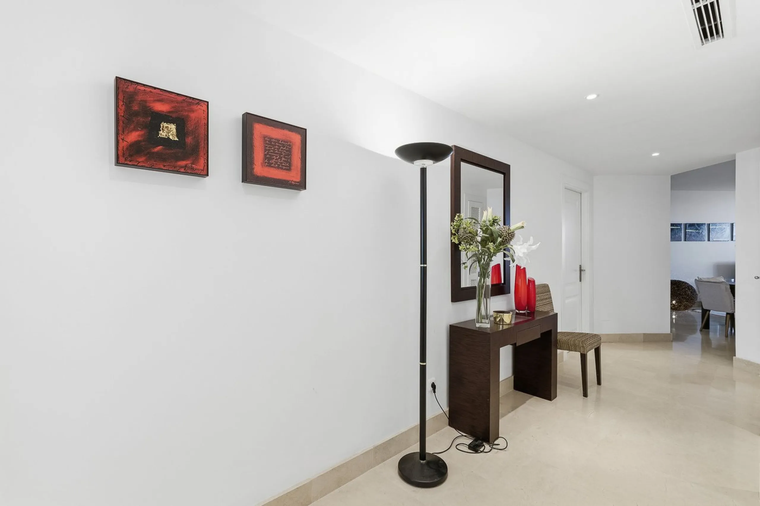 This beautifully presented south-facing three-bedroom ground floor apartment is located in one of the most sought-after communities in Nueva Andalucía, Las Tortugas de Aloha. The property has been furnished to a high standard throughout, combining comfort