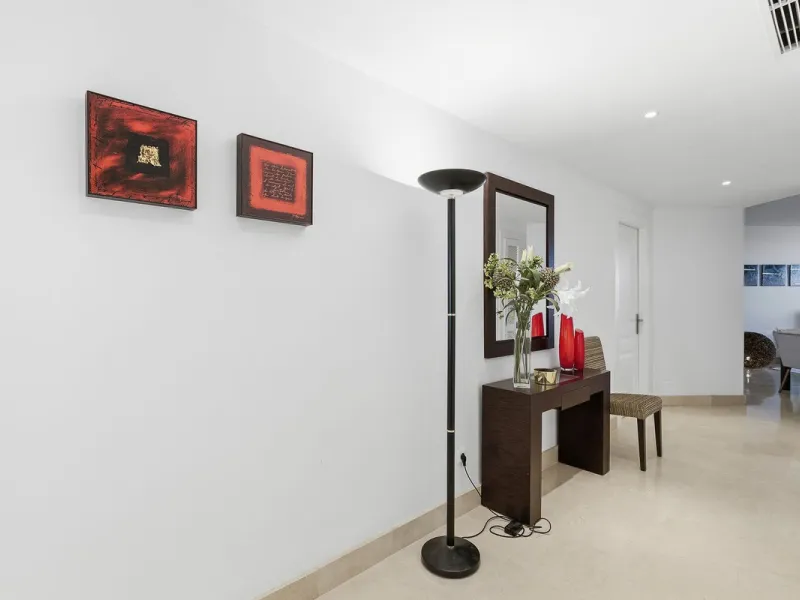 This beautifully presented south-facing three-bedroom ground floor apartment is located in one of the most sought-after communities in Nueva Andalucía, Las Tortugas de Aloha. The property has been furnished to a high standard throughout, combining comfort