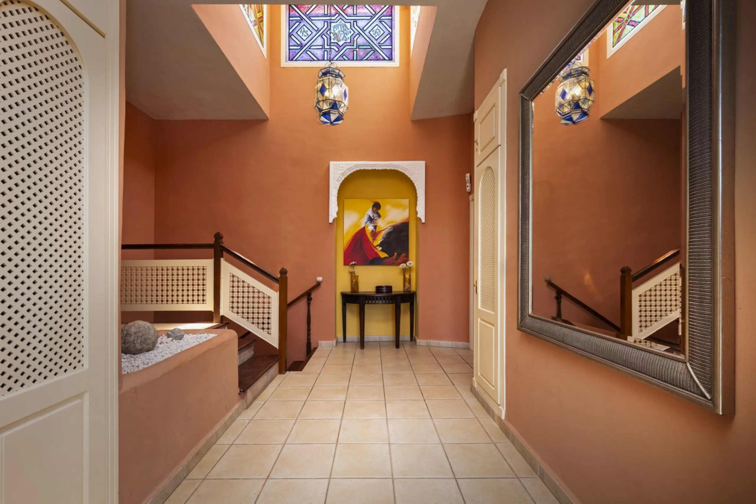 This magnificent finca offers the best of both worlds a luxurious, stylish property in a tranquil setting close to everything you need. Just five minutes driving from Alhaurin el Grande and 25 minutesfrom the airport. Perfect access, lovely views to the c