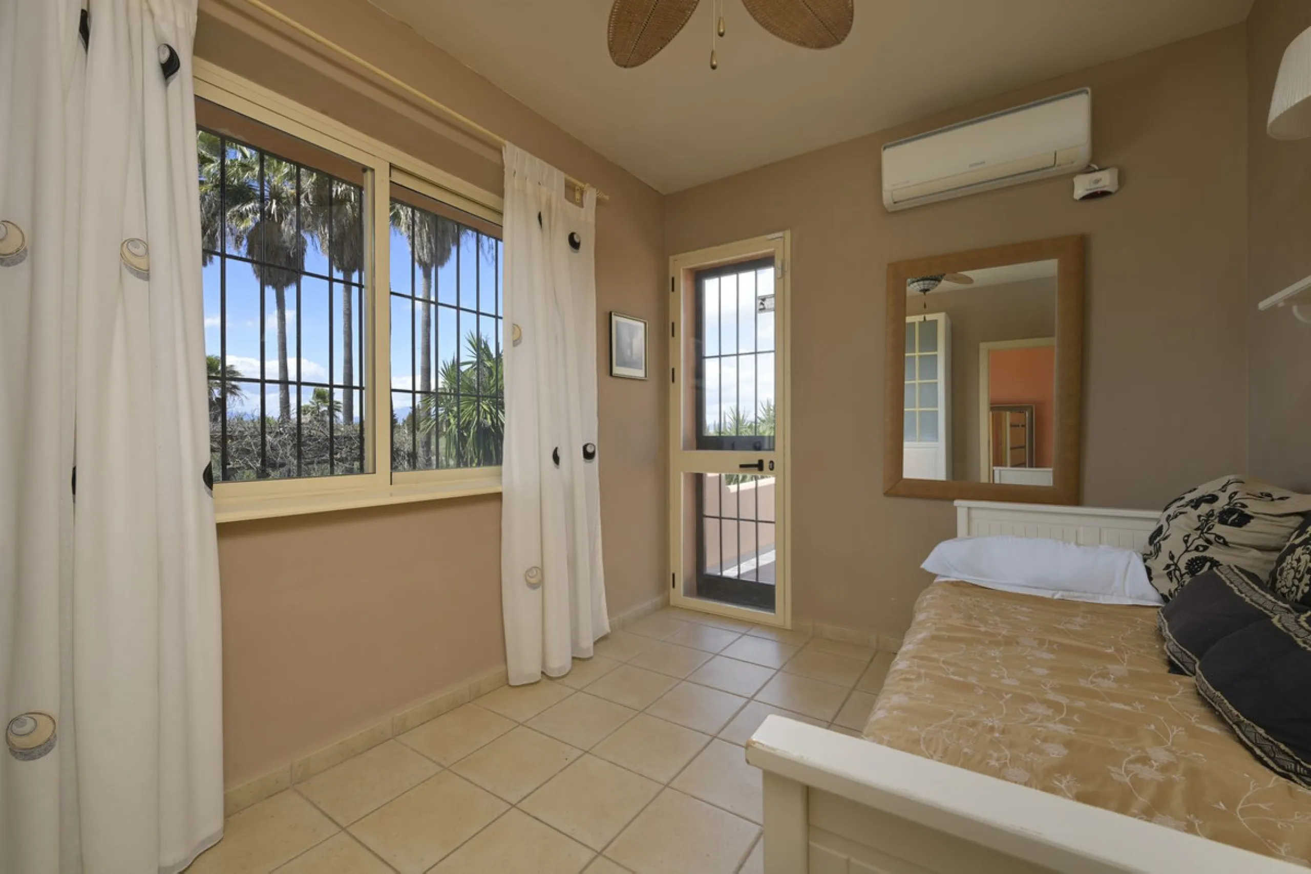 This magnificent finca offers the best of both worlds a luxurious, stylish property in a tranquil setting close to everything you need. Just five minutes driving from Alhaurin el Grande and 25 minutesfrom the airport. Perfect access, lovely views to the c