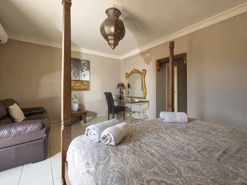 This magnificent finca offers the best of both worlds a luxurious, stylish property in a tranquil setting close to everything you need. Just five minutes driving from Alhaurin el Grande and 25 minutesfrom the airport. Perfect access, lovely views to the c