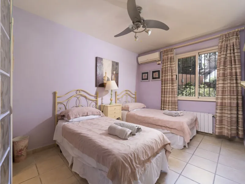 This magnificent finca offers the best of both worlds a luxurious, stylish property in a tranquil setting close to everything you need. Just five minutes driving from Alhaurin el Grande and 25 minutesfrom the airport. Perfect access, lovely views to the c
