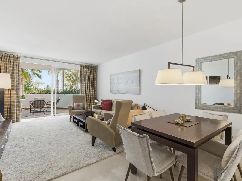 This beautifully presented south-facing three-bedroom ground floor apartment is located in one of the most sought-after communities in Nueva Andalucía, Las Tortugas de Aloha. The property has been furnished to a high standard throughout, combining comfort