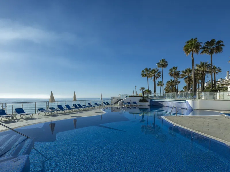 Apartment - Penthouse Duplex в продаже в Estepona, Málaga. В доме 3 спален и 4 ванных комнат. Площадь дома 270 м²