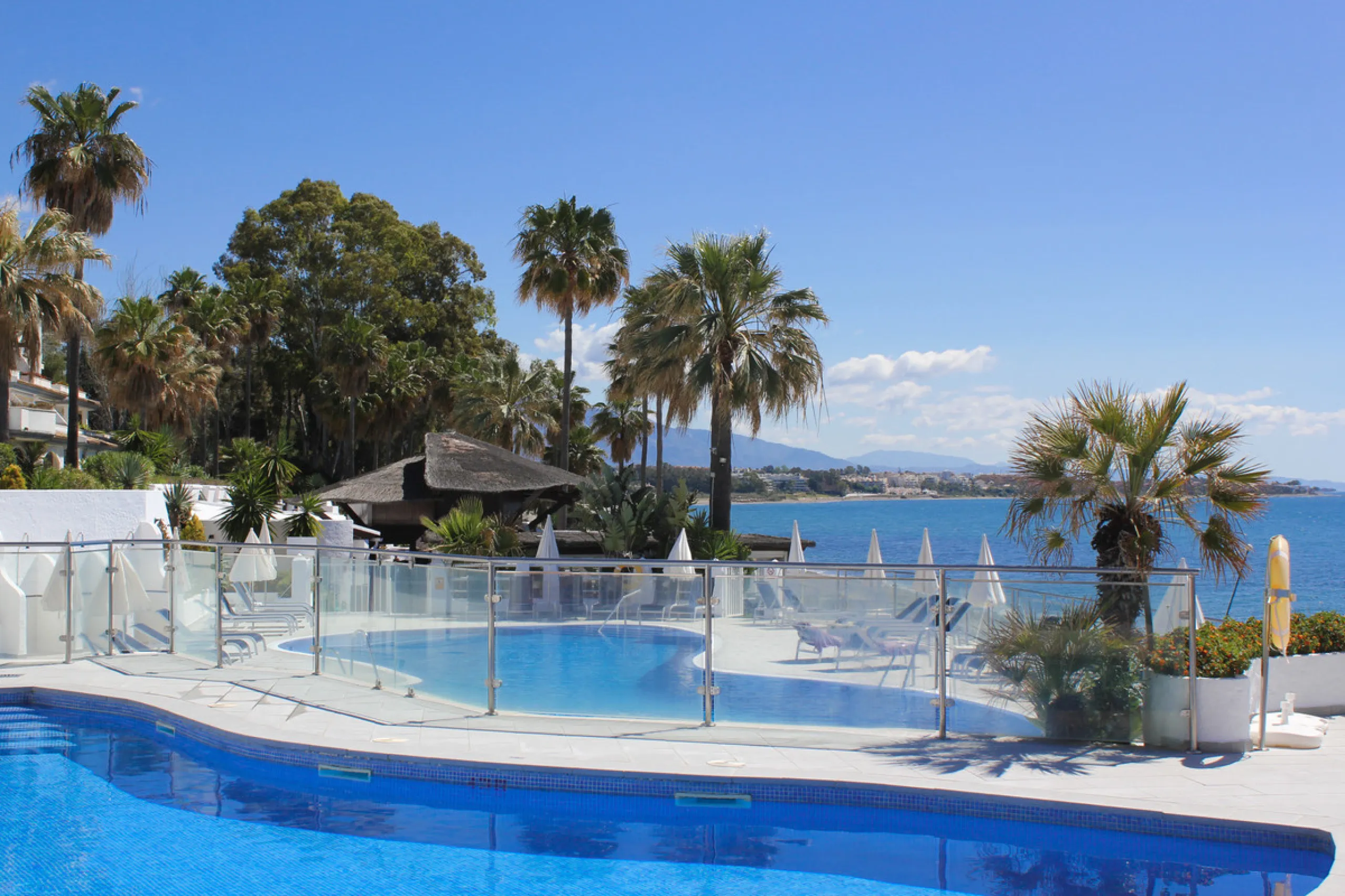 Apartment - Penthouse Duplex в продаже в Estepona, Málaga. В доме 3 спален и 4 ванных комнат. Площадь дома 270 м²