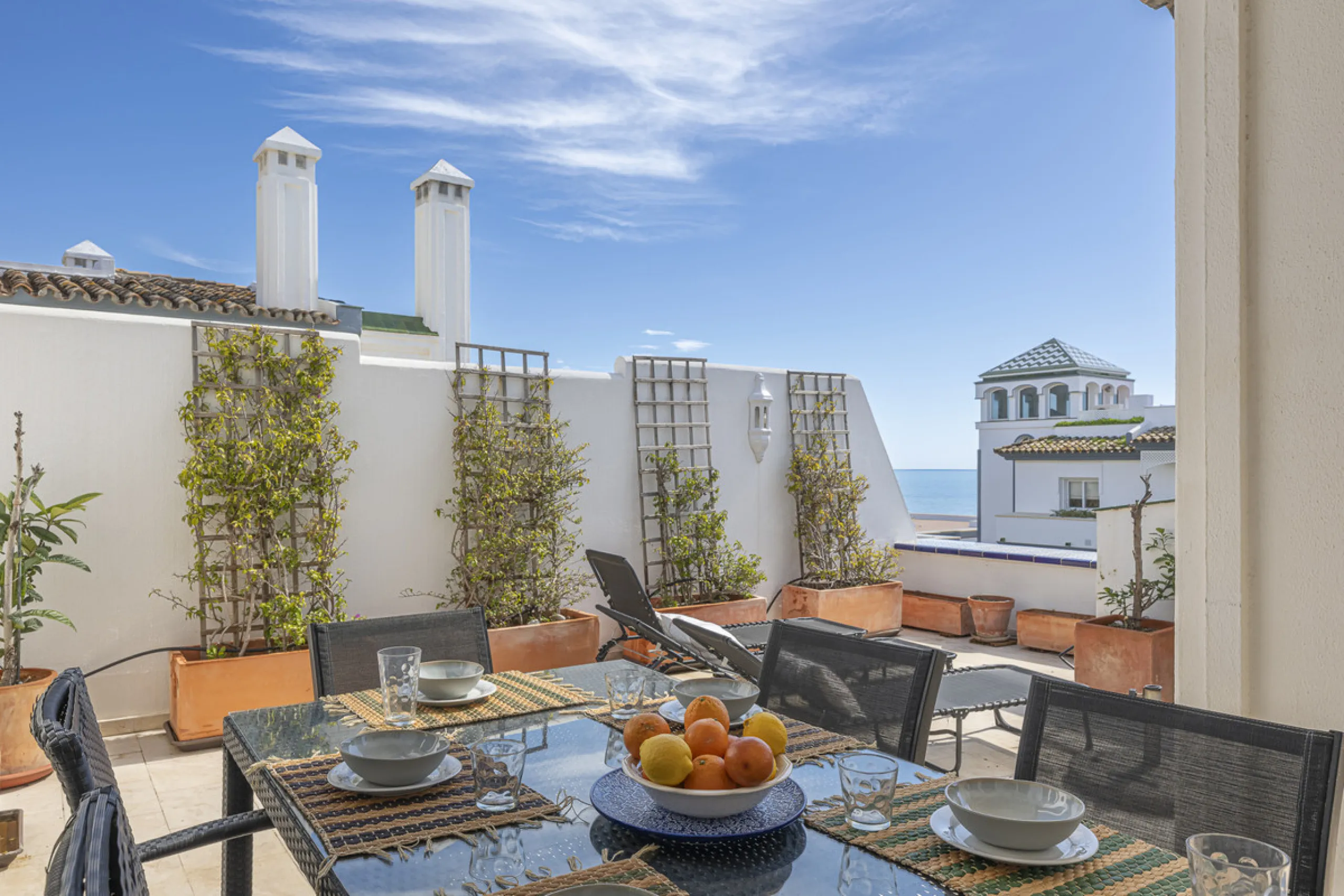 Apartment - Penthouse Duplex в продаже в Estepona, Málaga. В доме 3 спален и 4 ванных комнат. Площадь дома 270 м²