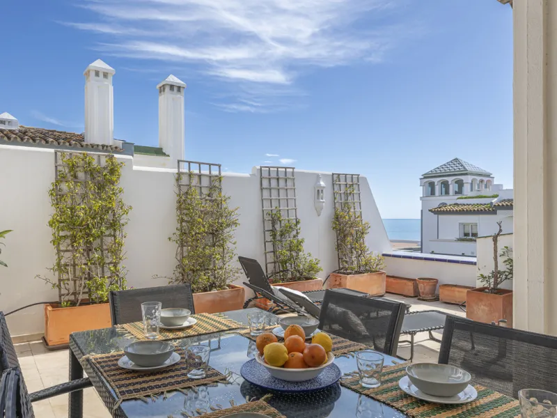 Apartment - Penthouse Duplex в продаже в Estepona, Málaga. В доме 3 спален и 4 ванных комнат. Площадь дома 270 м²