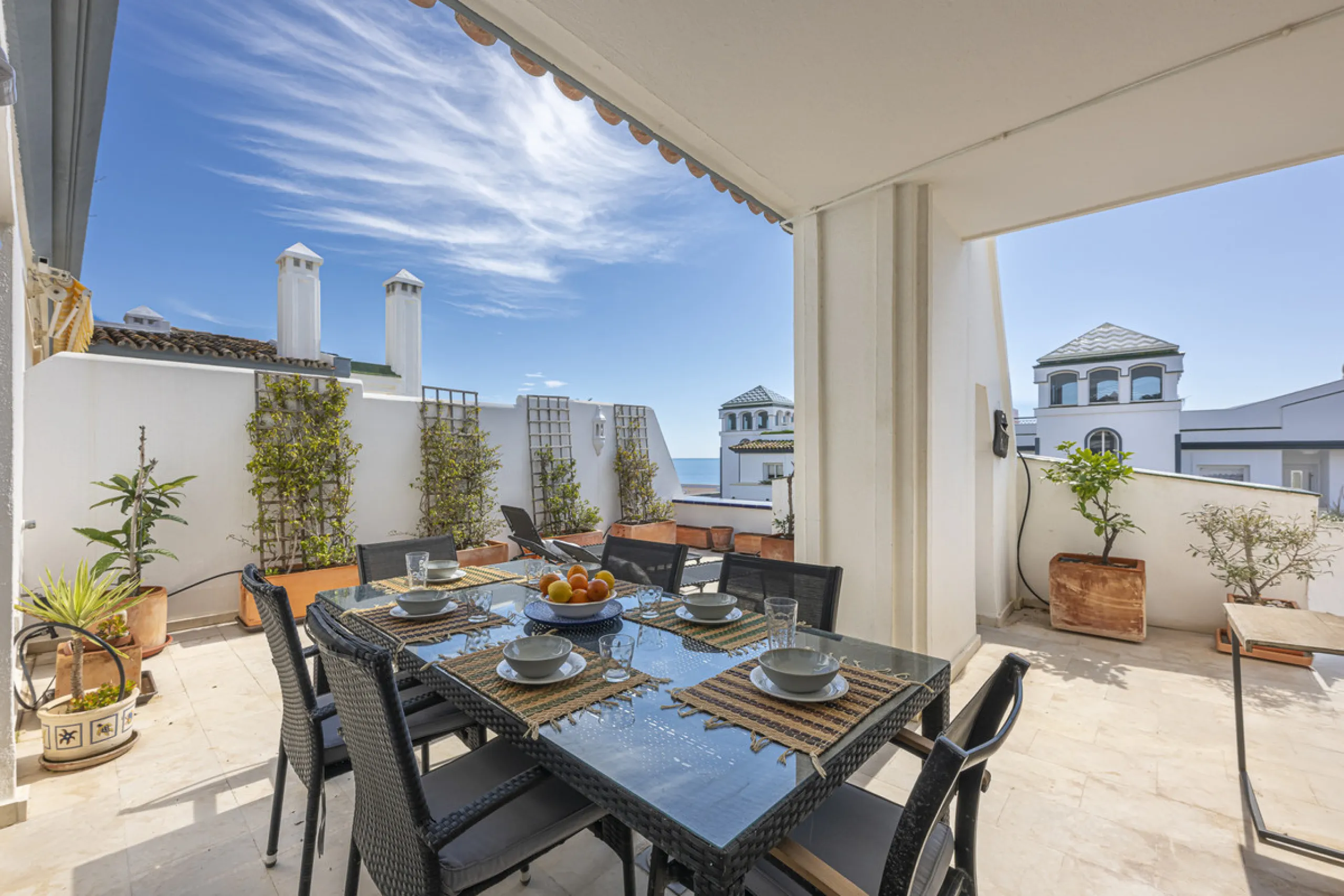 Apartment - Penthouse Duplex в продаже в Estepona, Málaga. В доме 3 спален и 4 ванных комнат. Площадь дома 270 м²