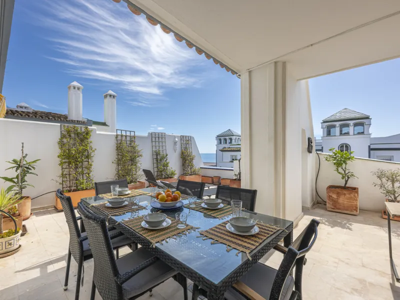 Apartment - Penthouse Duplex в продаже в Estepona, Málaga. В доме 3 спален и 4 ванных комнат. Площадь дома 270 м²